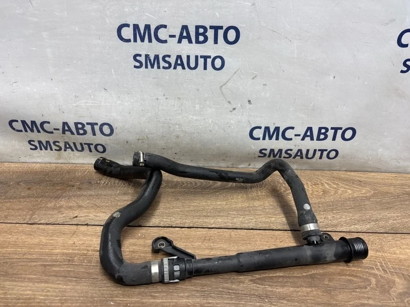 Патрубок охлаждения Volvo XC70 30774514 ХС70 3.2