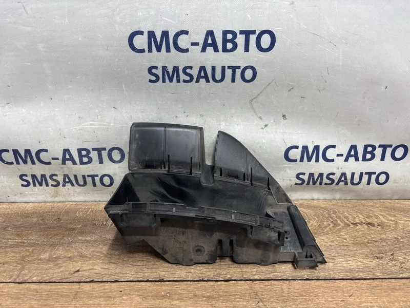 Кронштейн бампера под фонарь Volvo XC90 30698137 XC90 3.2, задний левый