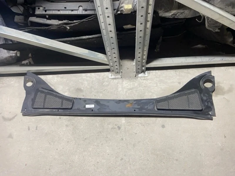 Решетка стеклоочистителя (жабо) Ford Focus 3