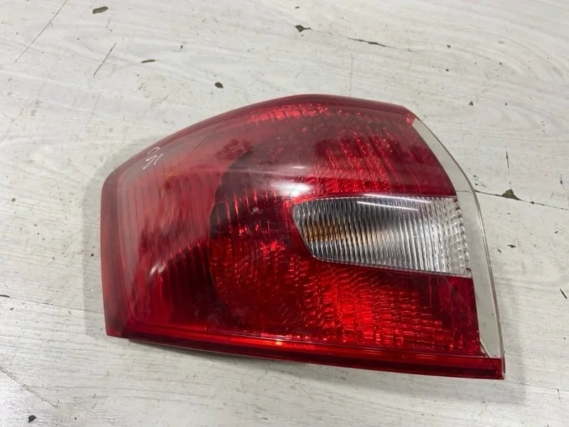 Фонарь задний наружный левый Ford Kuga 1 (08-12)