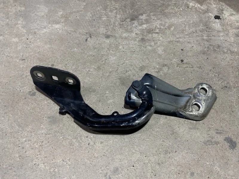 Петля капота правая Ford Focus 3 ХЭТЧБЭК 1.5L