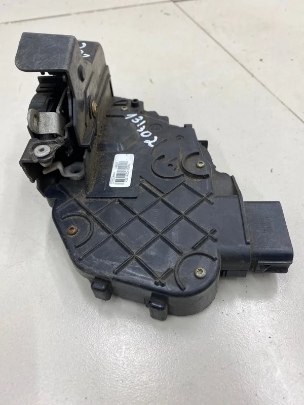 Замок двери передний правый Ford Focus 2 СЕДАН