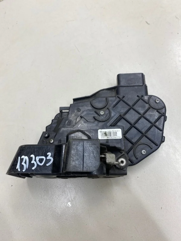 Замок двери передний правый Ford Focus 2