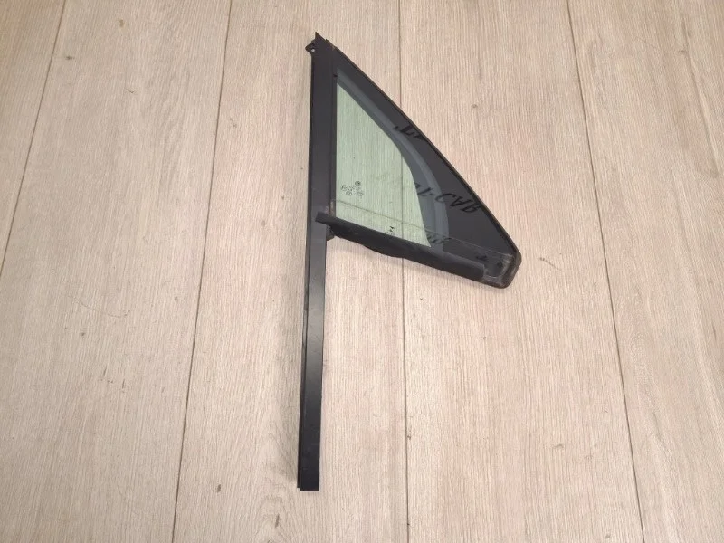 Неподвижное стекло двери VW Touareg 3 2018- CR7