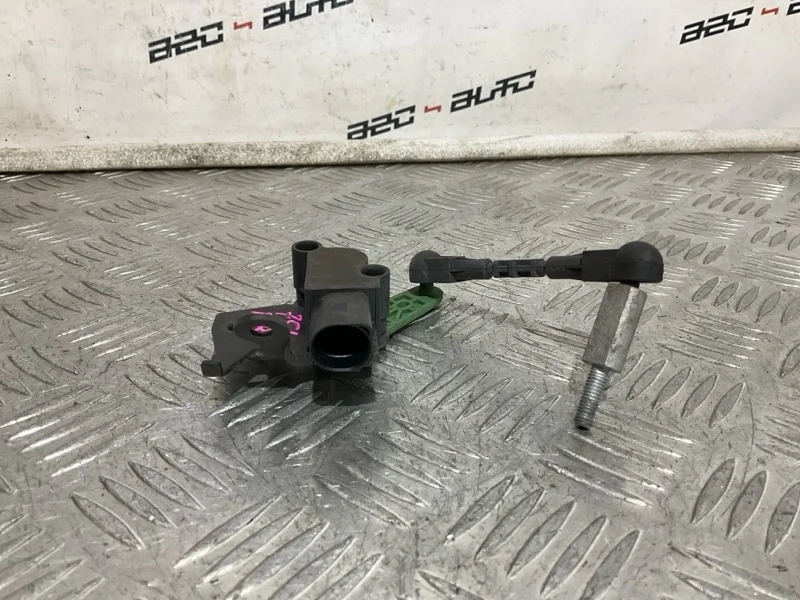 Датчик положения кузова Audi A6 Allroad 2013 4H0941286G C7 CGWD, передний правый