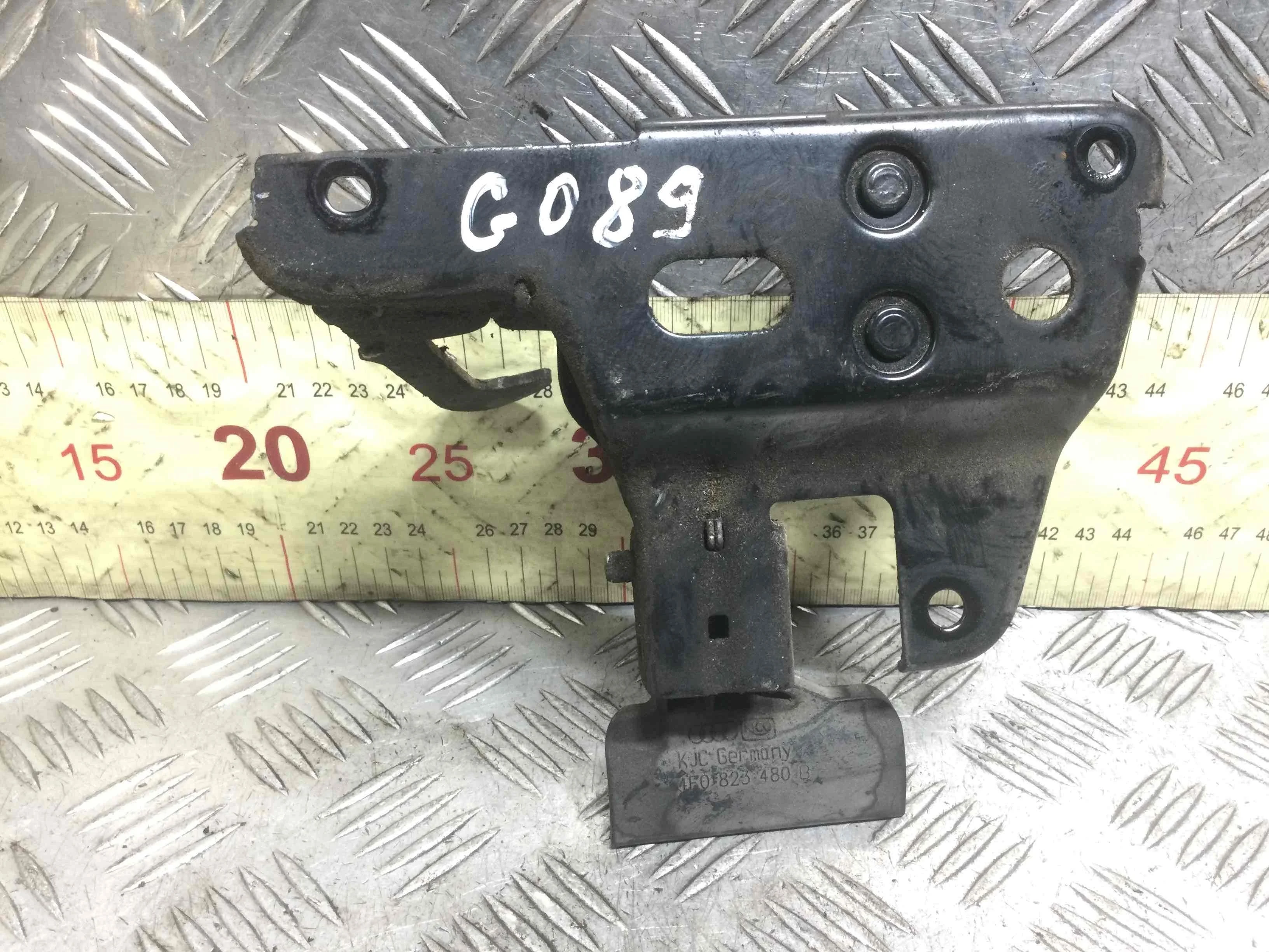 Крюк капота Audi A6 C6/4F (2004-2008) дизель 3.0 TDI Механика Универсал