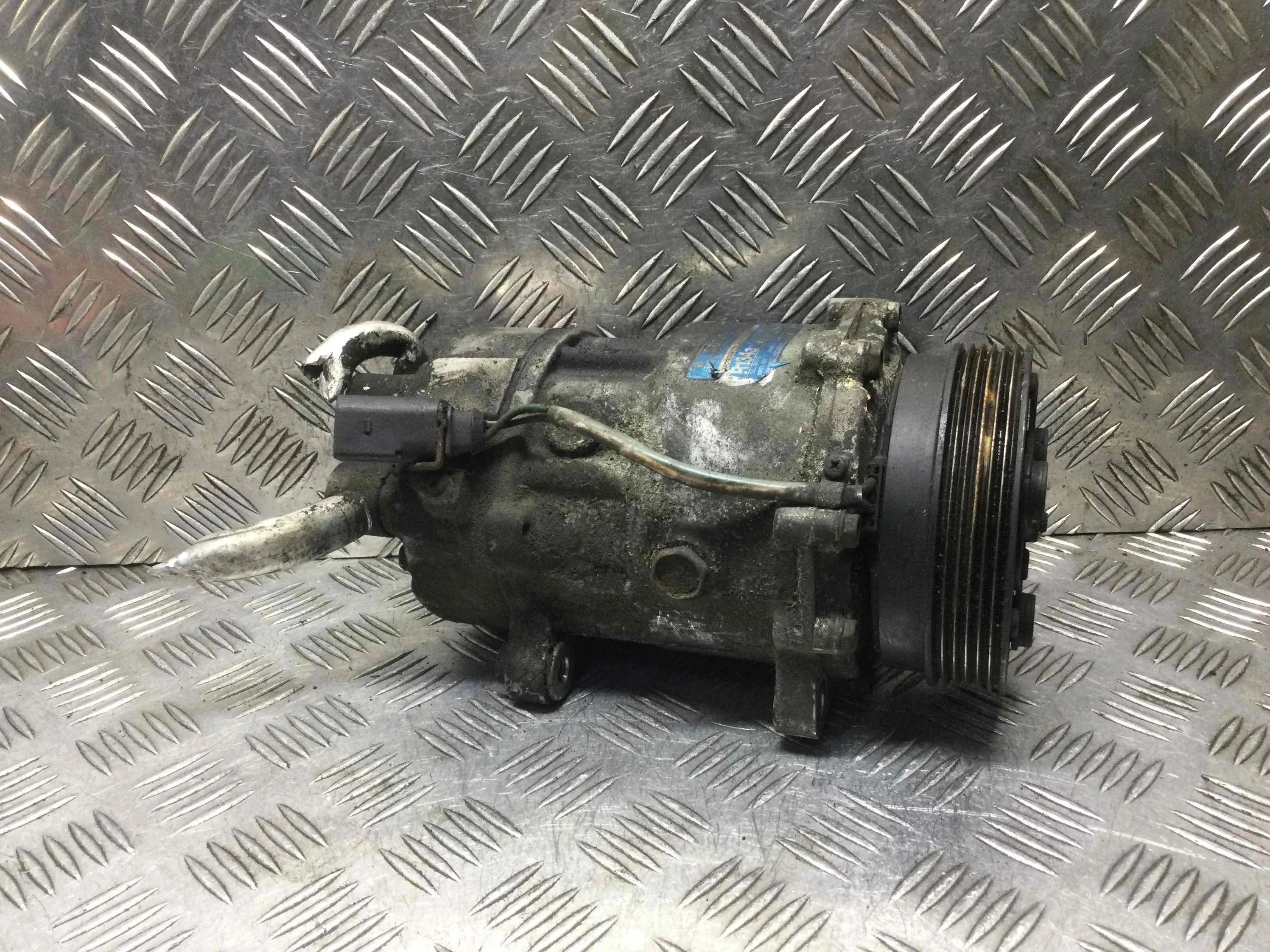 Компрессор кондиционера Volkswagen Golf 4 поколение (1997-2004) бензин 1.6 i Механика Х/б