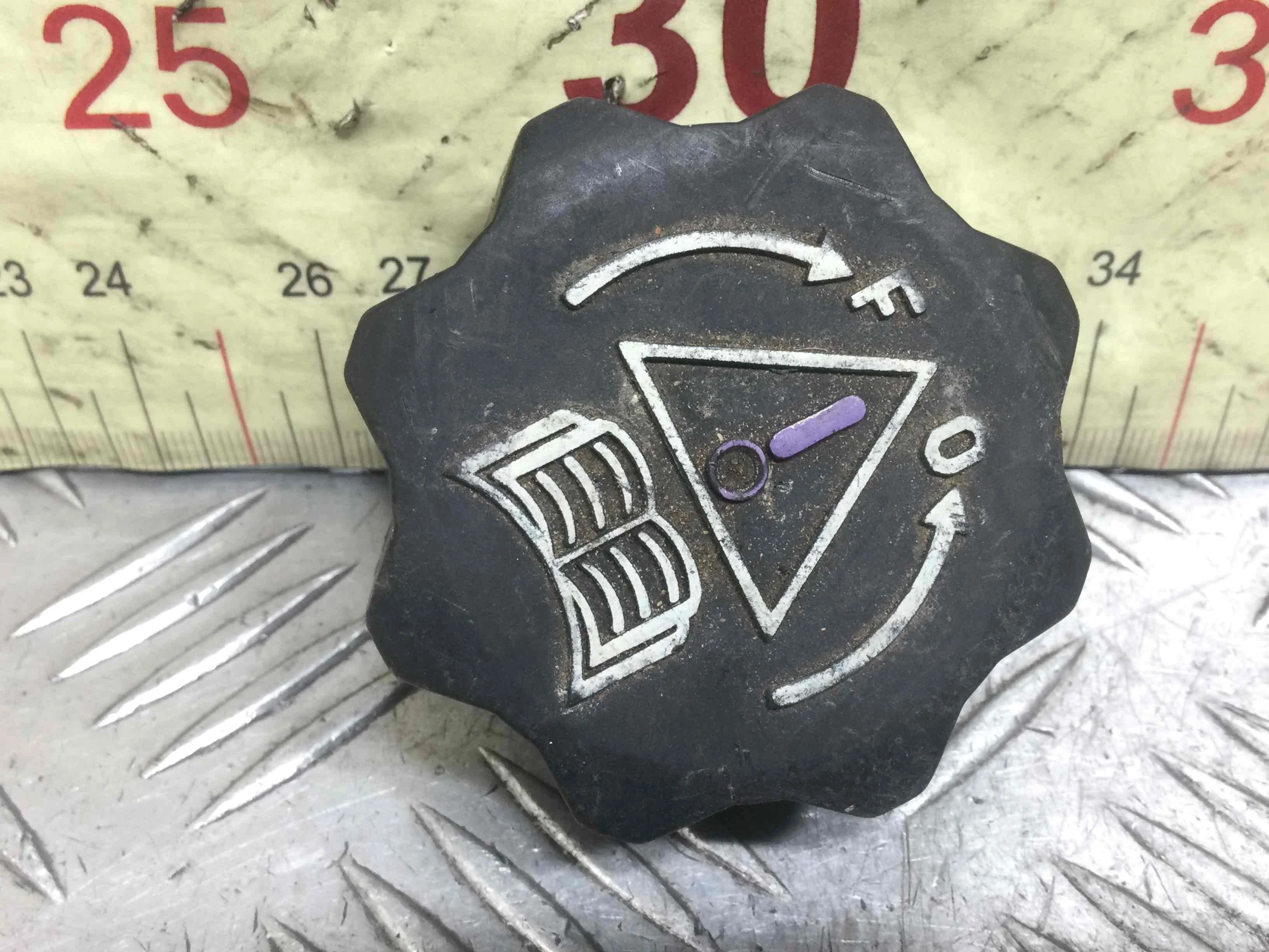 Крышка расширительного бачка Citroen C5 C5 I (DC,DE,RE,RC) 2001 - 2008 бензин 2.0 i Механика Универсал