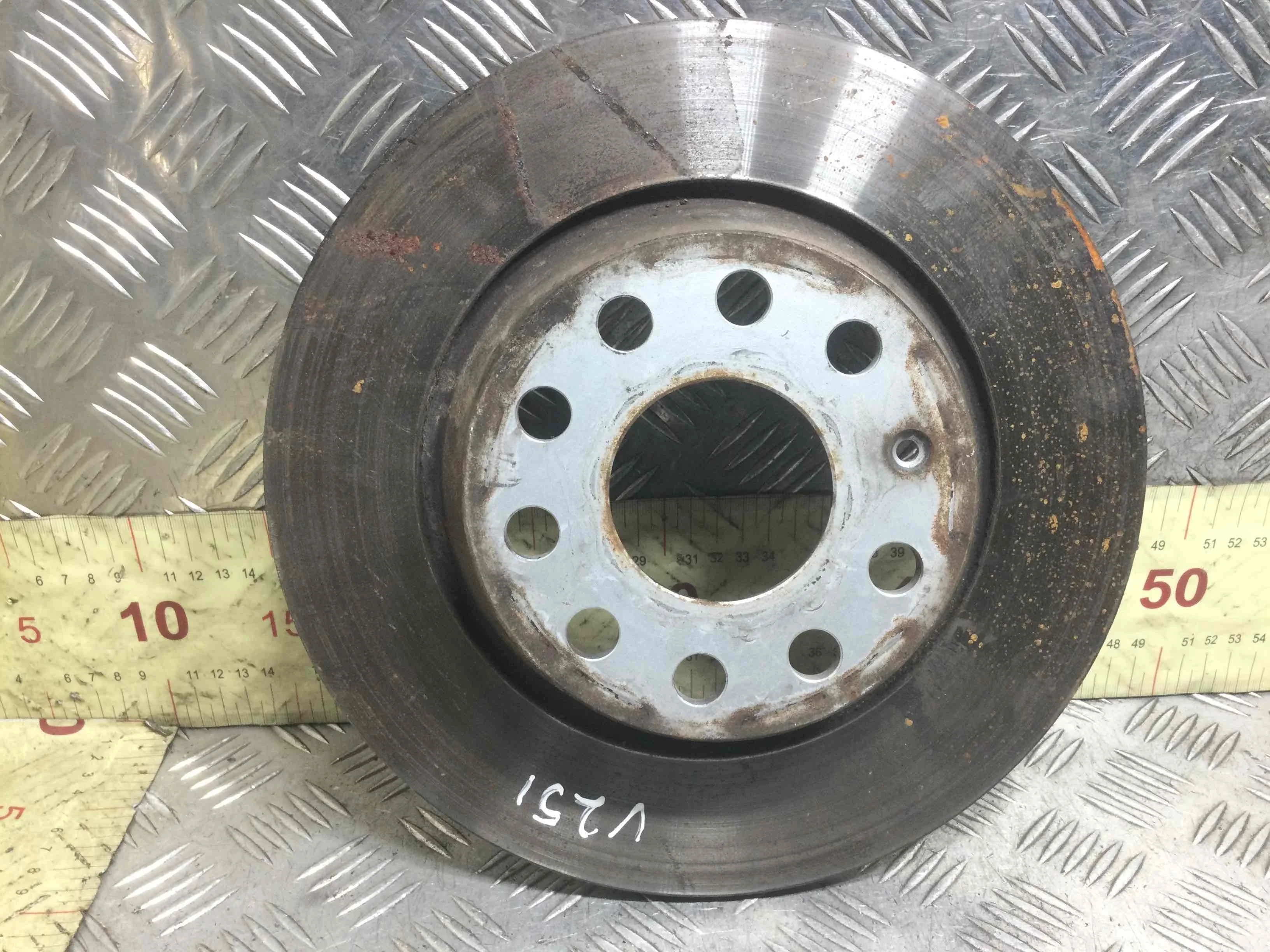 Диск тормозной задний Volkswagen Passat B6 (2005-2010) дизель 2.0 TDI Механика Универсал