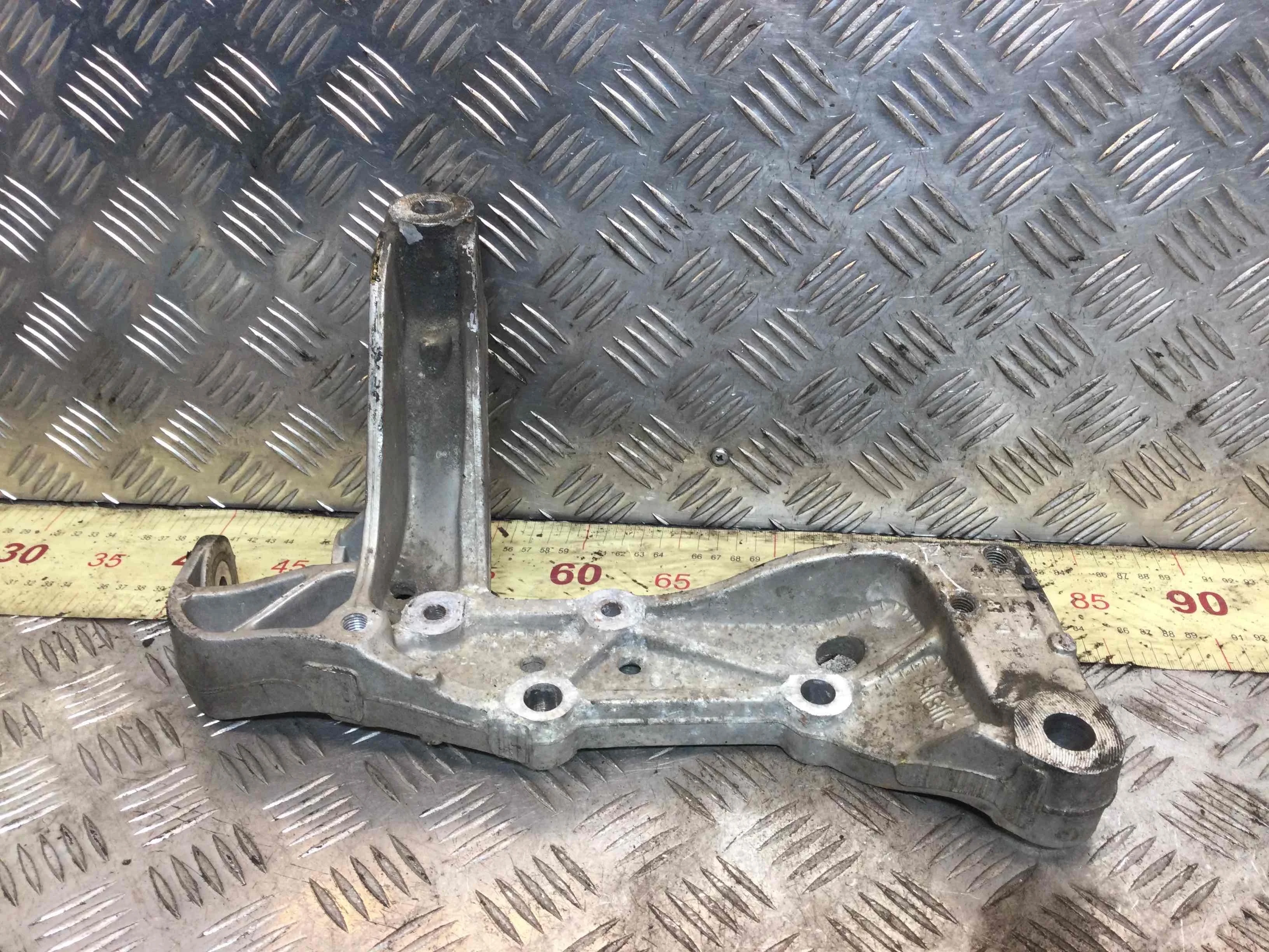 Кронштейн Volkswagen Golf 5 поколение (2004-2009) бензин 1.4 i Механика Х/б