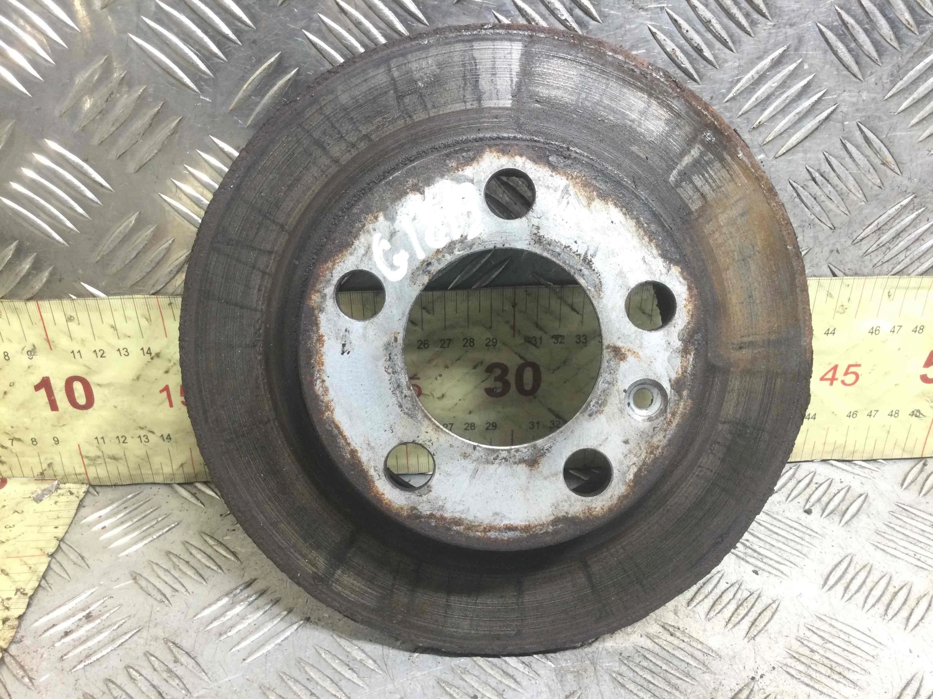 Диск тормозной задний Volkswagen Golf 4 поколение (1997-2004) бензин 1.6 i Механика Х/б