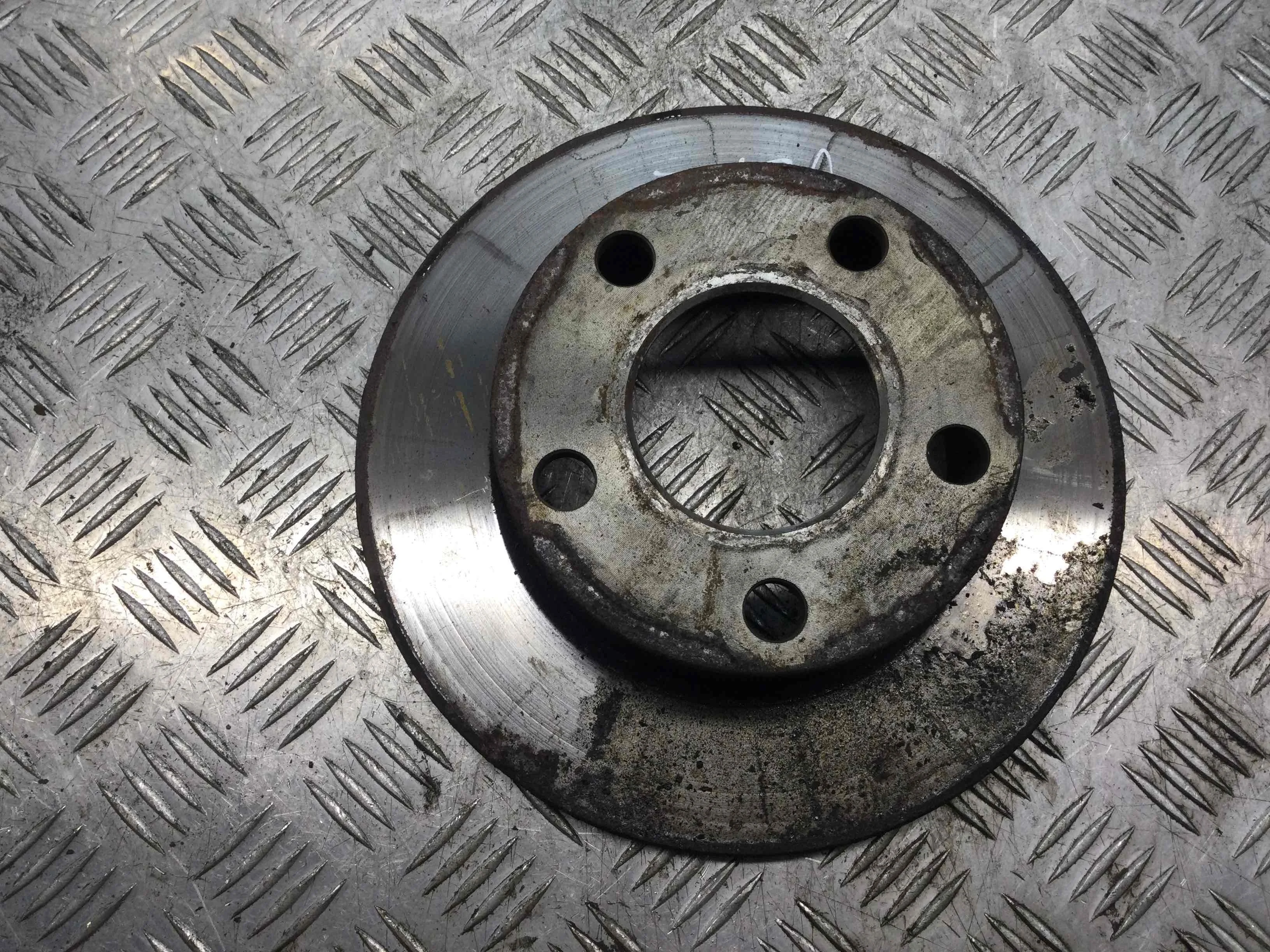 Диск тормозной задний Volkswagen Passat B5 (1996-2000) бензин 1.6 i Механика Универсал