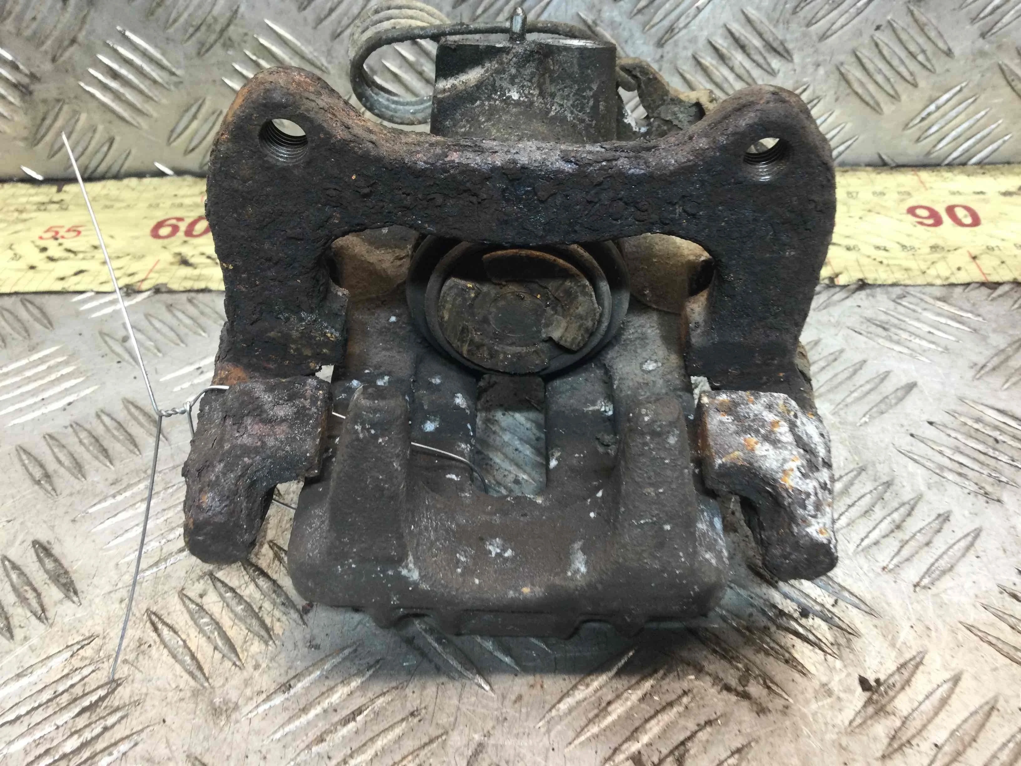 Суппорт задний левый Audi A3 8L [рестайлинг] (2000-2003) дизель 1.9 TDI Механика Х/б