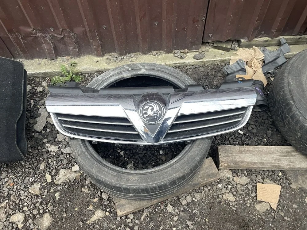решетка радиатора opel zafira B рестаил