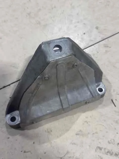 Кронштейн двигателя BMW F10/F11 рестайлинг (2013—2017) 22116777624
 N57D30C