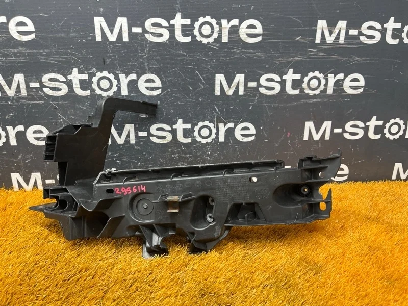 Кронштейн фары Audi Q5 2012 8R0805607 8R CNCD, левый