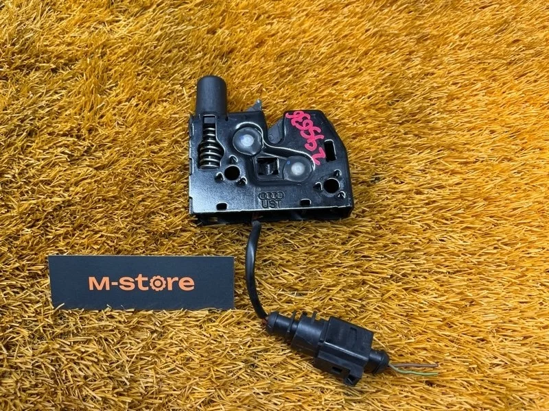 Замок капота Audi Q3 2012 8U0823509 8U CPSA