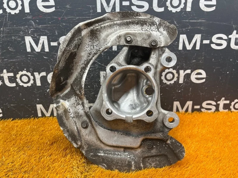 Кулак поворотный Bmw 1-Series 2011 31216792285 F20 N13B16A, передний левый