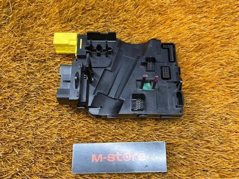 Блок управления подрулевыми переключателями Audi A3 2007 8P0953549F 8P BWA