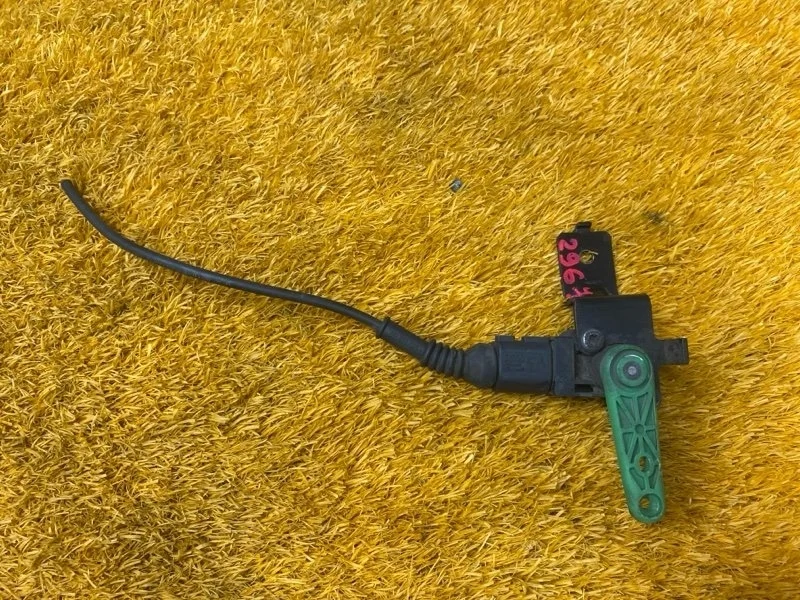 Датчик высоты дорожного просвета Audi Q3 2012 3C0907503 8U CPSA, передний