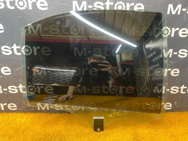 Стекло боковое Mercedes-Benz S-Class 2002 A2207300818 W220 112.972, заднее правое