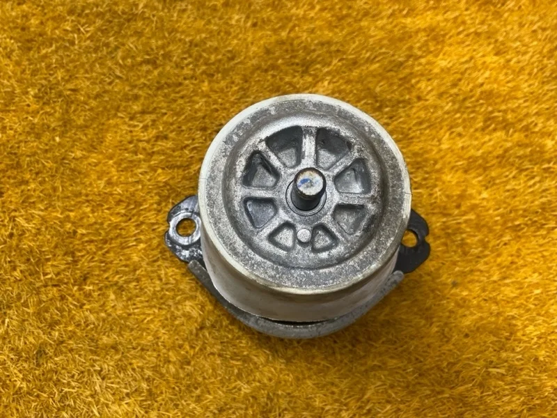 Подушка двигателя Audi Q7 2010 7L8199131A 4L CJTC, правая