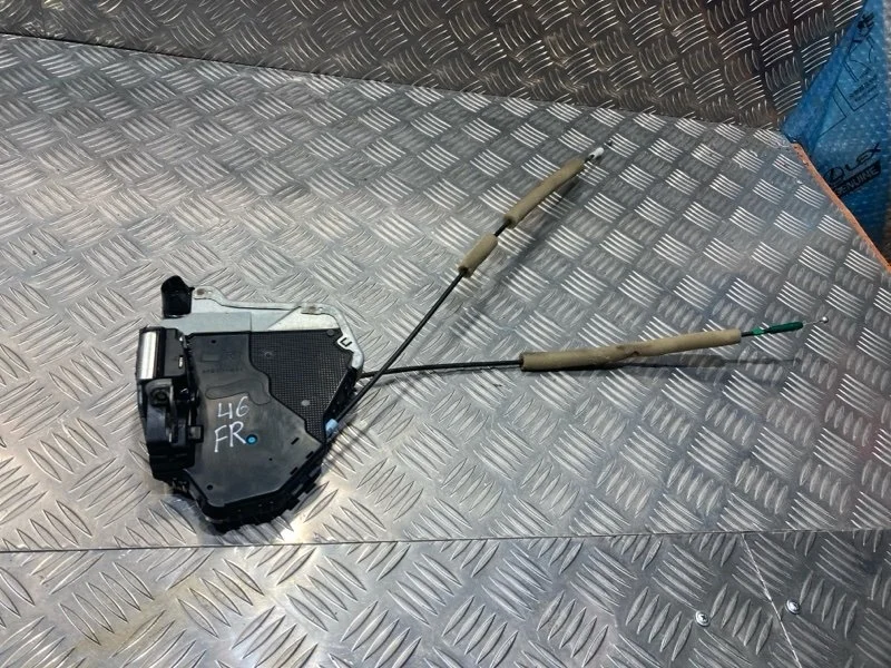 Замок двери передней правой TOYOTA Land Cruiser 2015 6903060250 URJ200 1VD-FTV 4.5