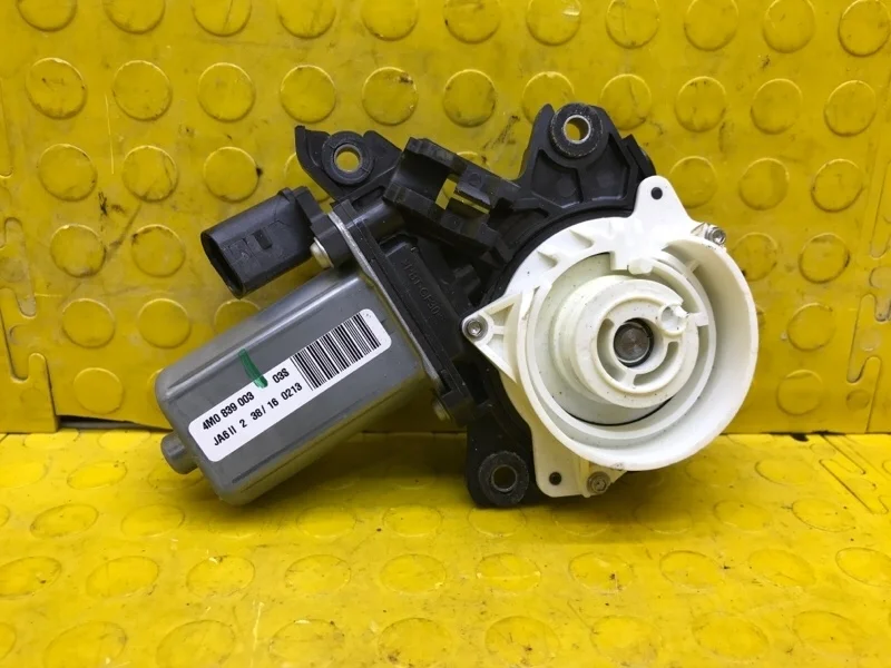 Доводчик двери AUDI Q7 2016 4F0837060 4MB CVM 011869, задний левый