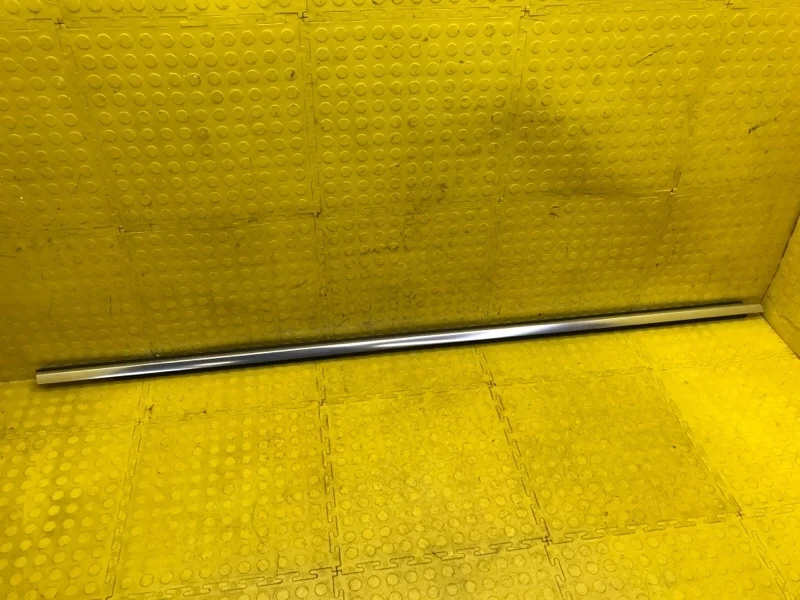 Уплотнитель опускного стекла AUDI Q7 2016 4M08532843Q7 4MB CVM 011869, передний правый