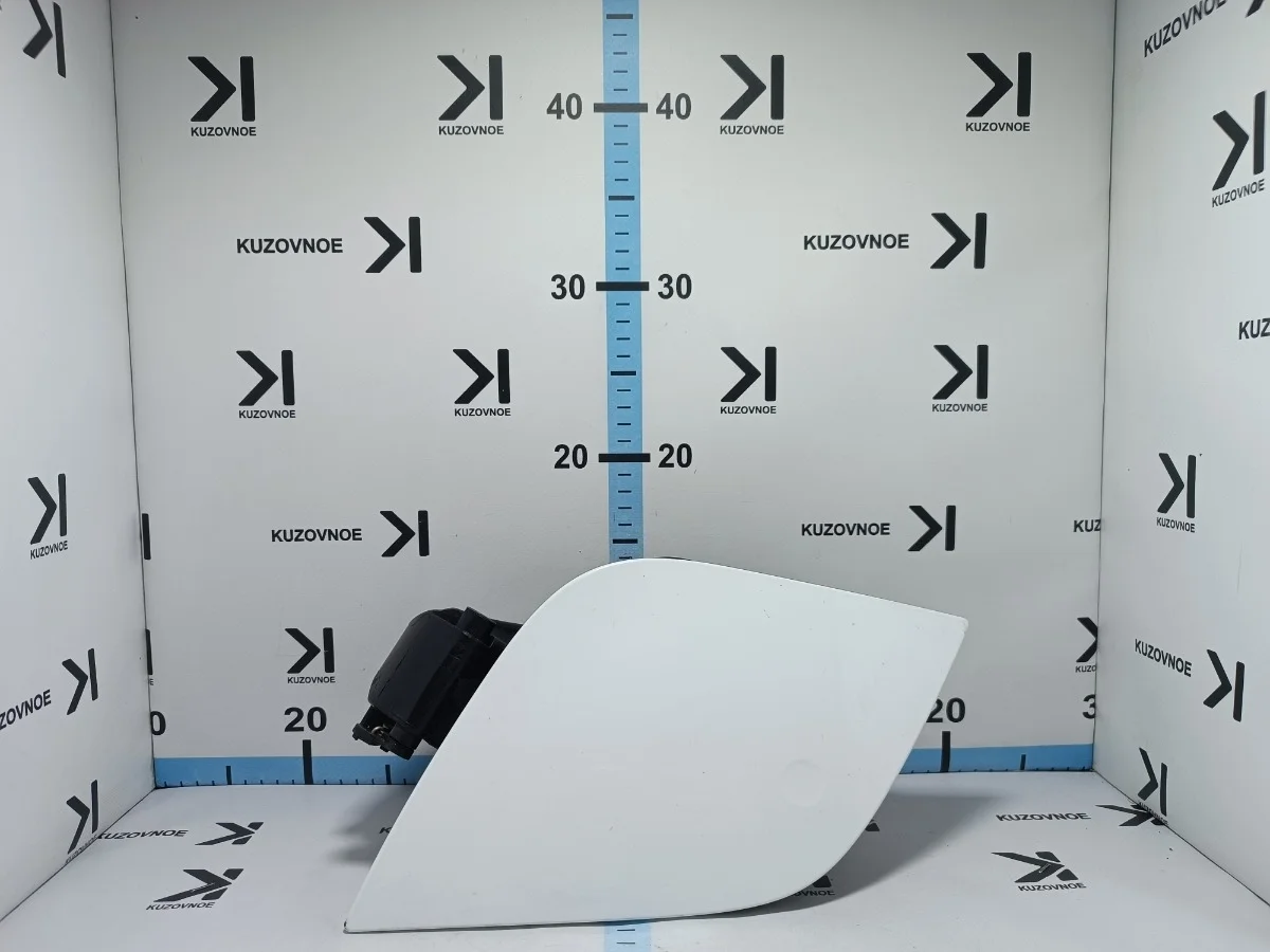 Лючок бензобака Ford Focus 2015 CB8