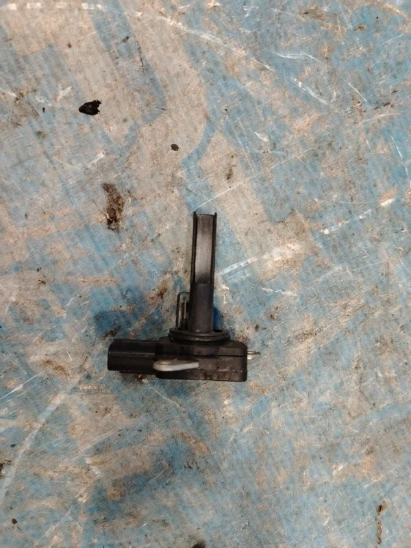 Датчик расхода воздуха Toyota Auris 2006-2012