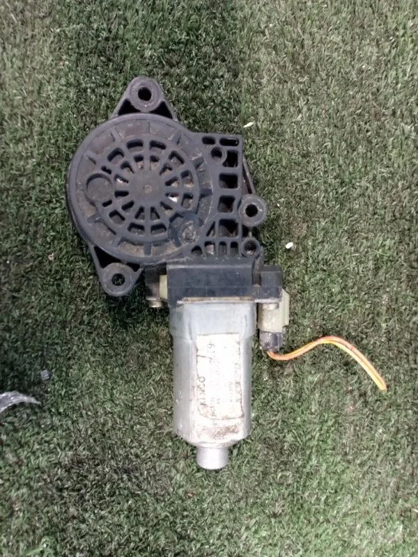 Моторчик стеклоподъемника задний левый Kia Cerato