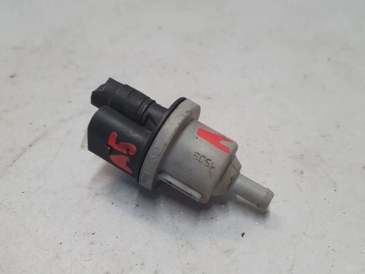 Клапан вентиляции топливного бака Skoda Octavia II (2004—2009)