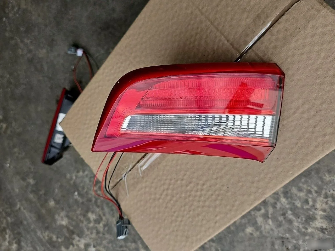 Фонарь крышки багажника правый Volvo S60 II (2010—2013)