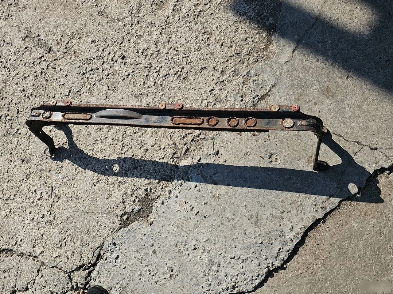 Кронштейн радиатора нижний Ford C-MAX I (2003—2007)