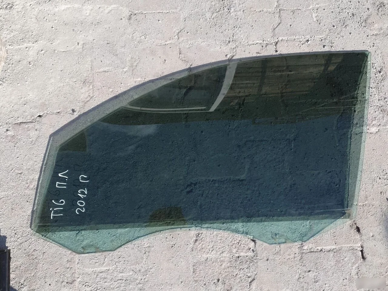 Стекло передней левой двери Volkswagen Tiguan I (2007—2011)