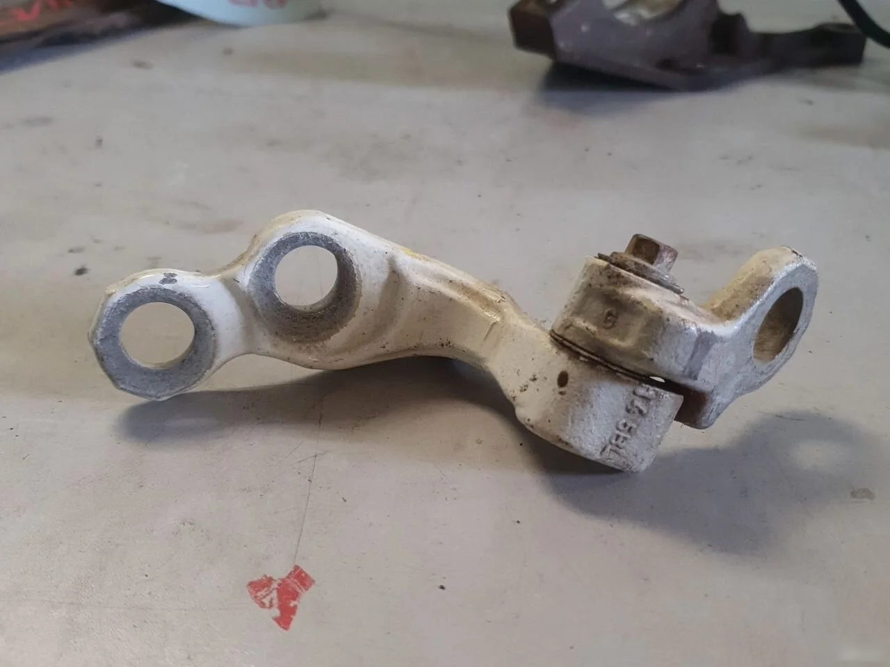 Петля двери задняя левая Ford Focus II рестайлинг (2007—2011)