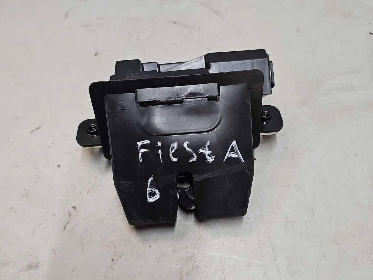 Замок багажника для Ford Fiesta Mk6 (2008—2013)
