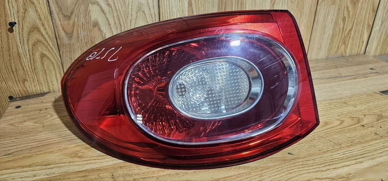Фонарь задний левый Volkswagen Tiguan I (2007—2011)