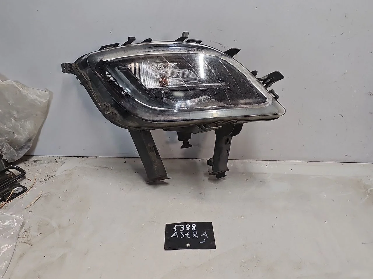 Фара противотуманная правая Opel Astra J (2009—2012)