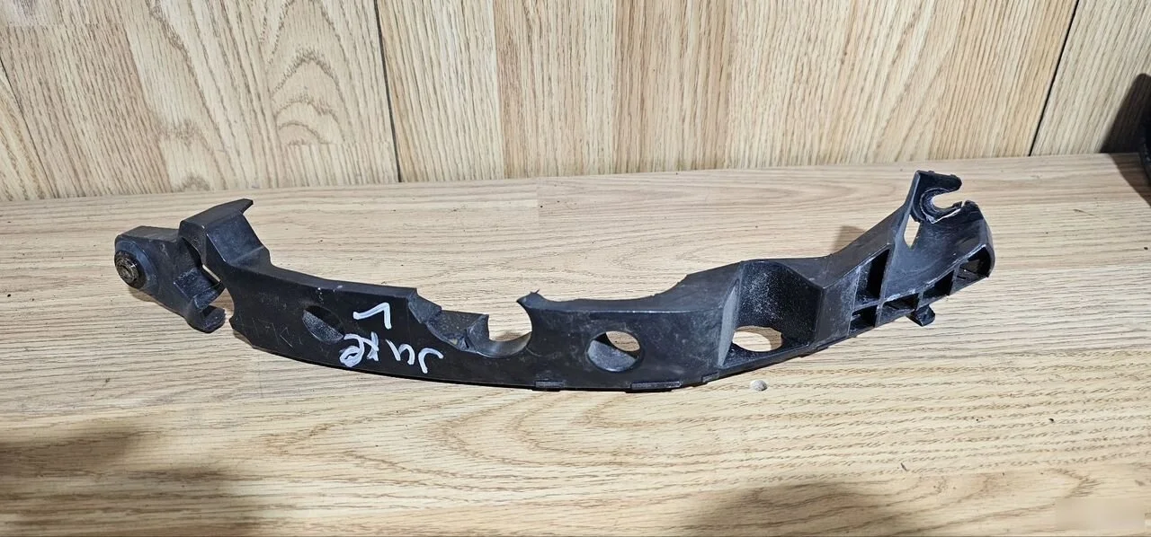 Кронштейн бампера передний левый Nissan Juke I (2010—2014)