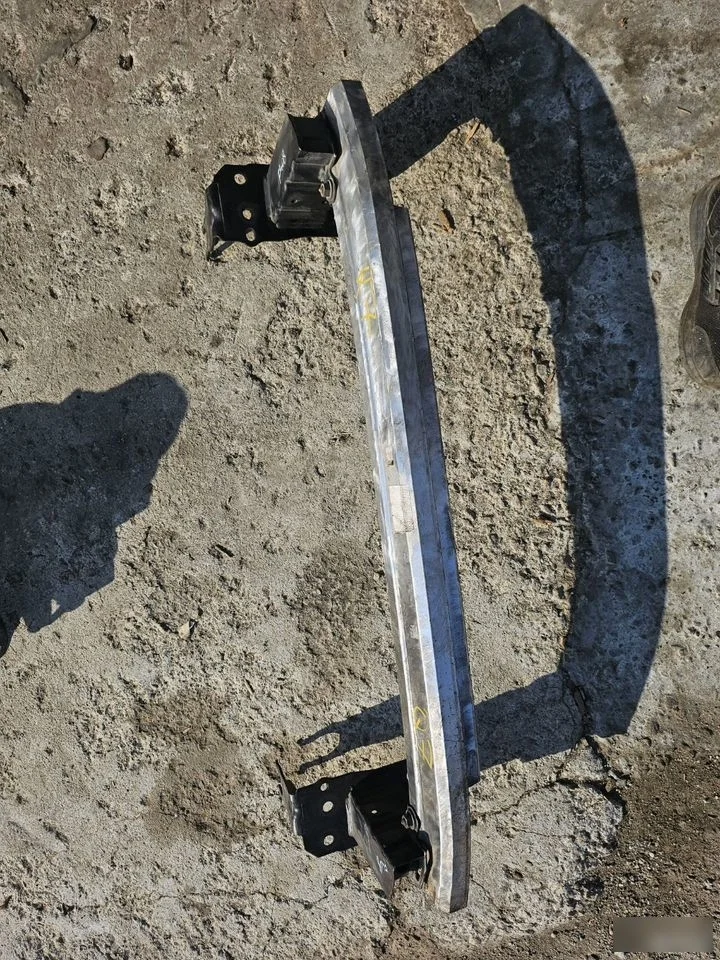 Усилитель бампера передний Audi Q7 4L рестайлинг (2009—2015)