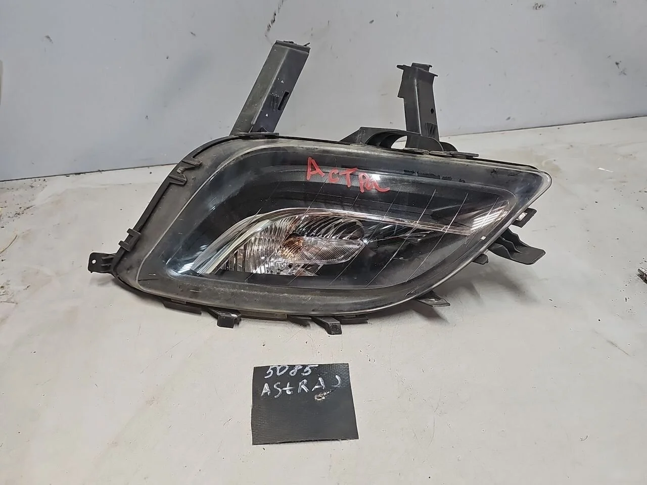 Фара противотуманная левая Opel Astra J (2009—2012)