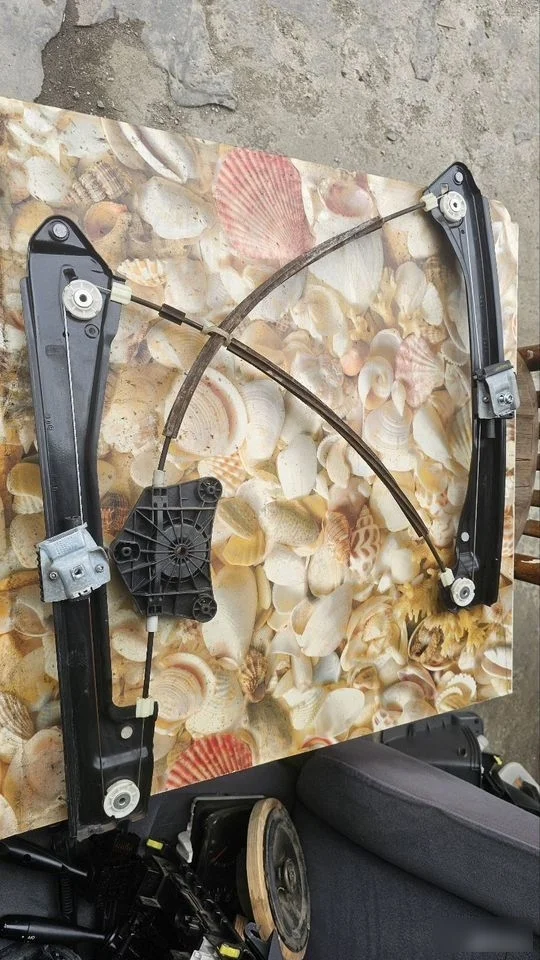 Стеклоподъемник передний левый Volkswagen Jetta VI (2010—2015)