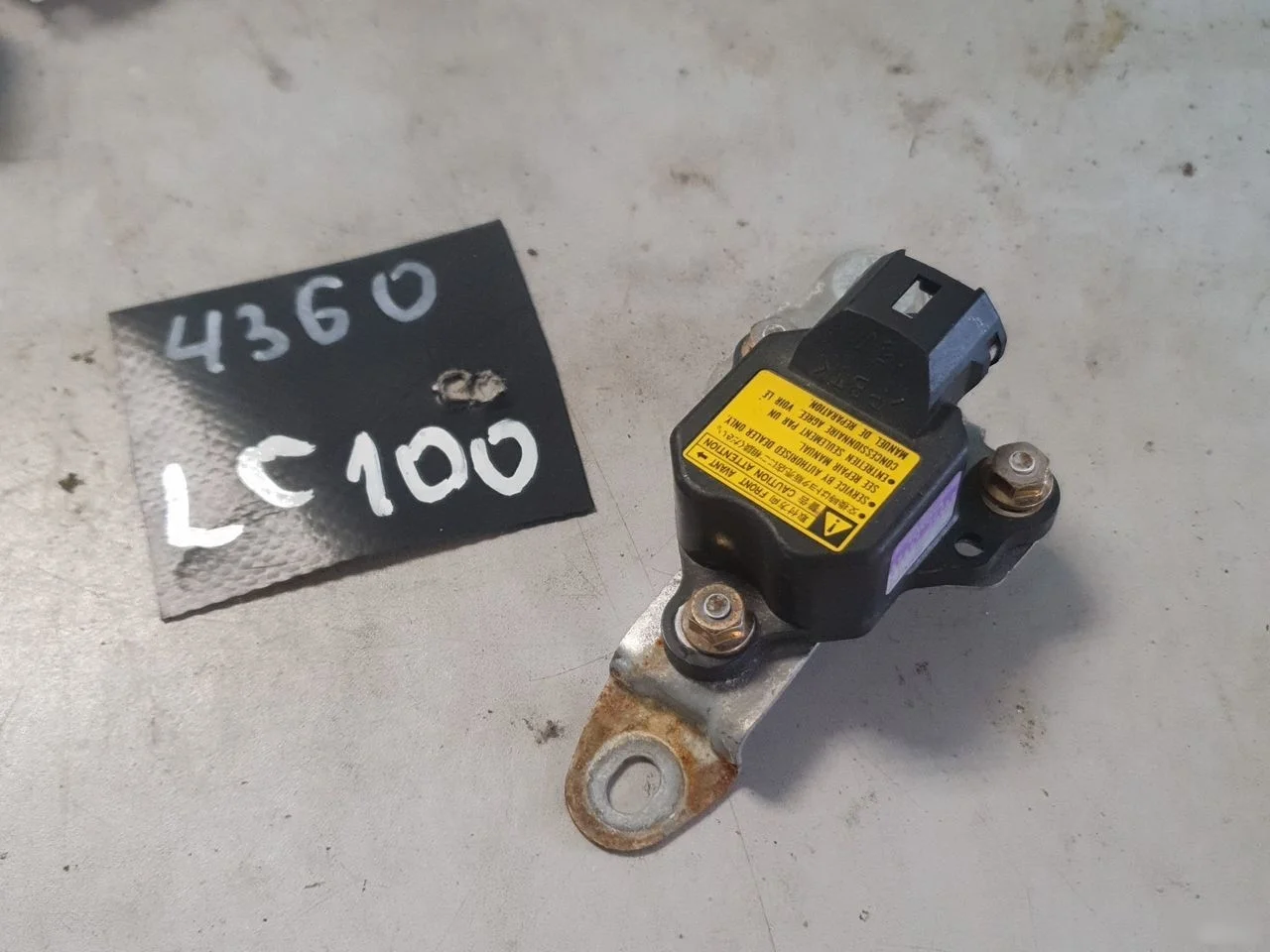 Датчик ускорения Lexus LX J100 (1998—2002)