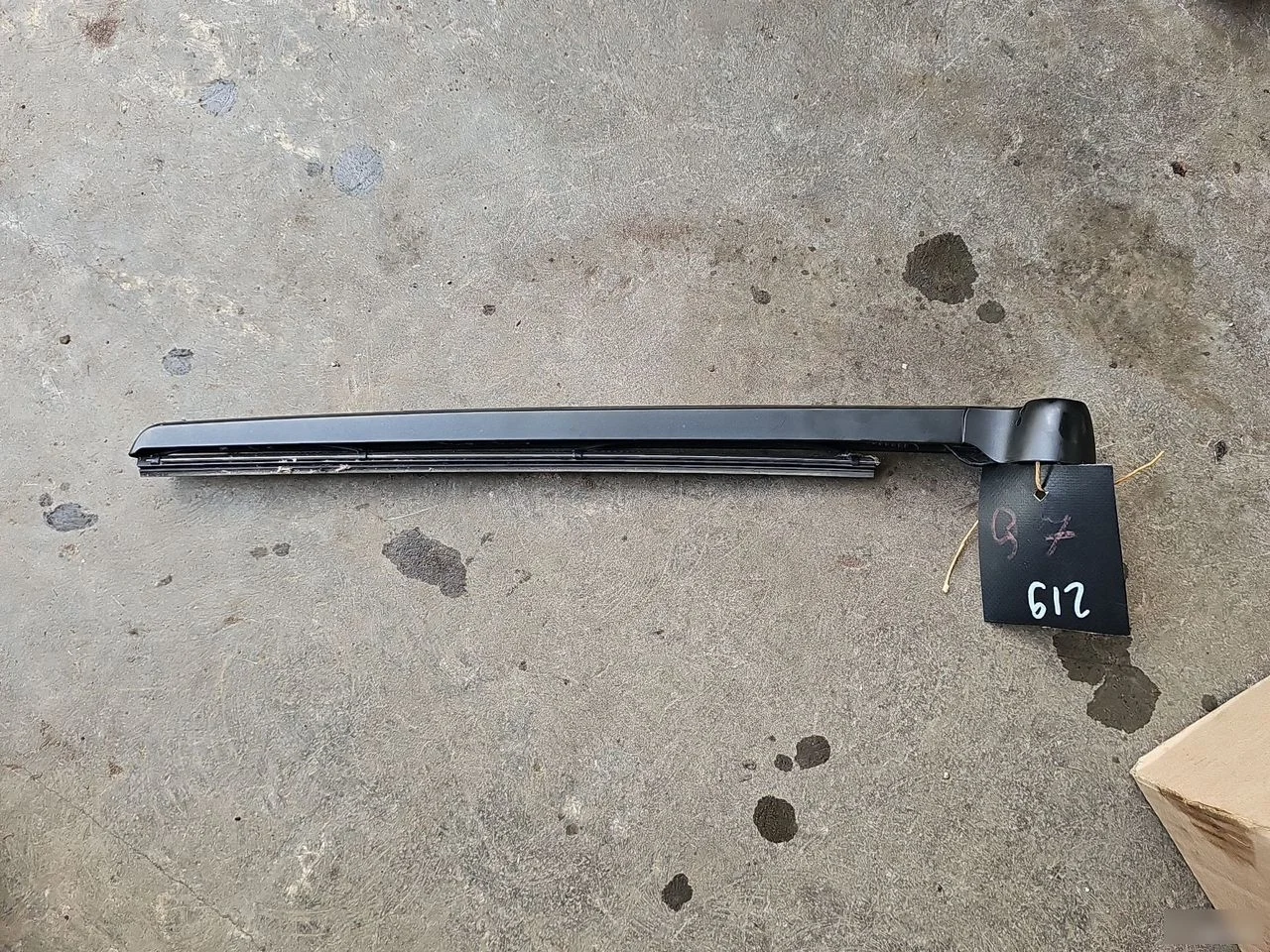 Поводок заднего стеклоочистителя Audi Q7 4L рестайлинг (2009—2015)