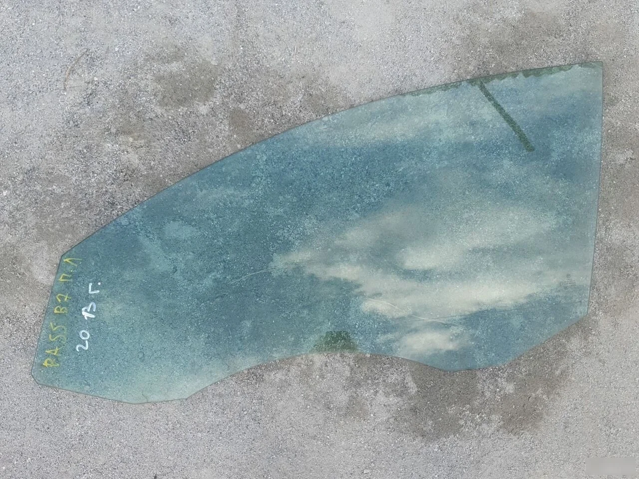 Стекло передней левой двери Volkswagen Passat B6 (2005—2010)