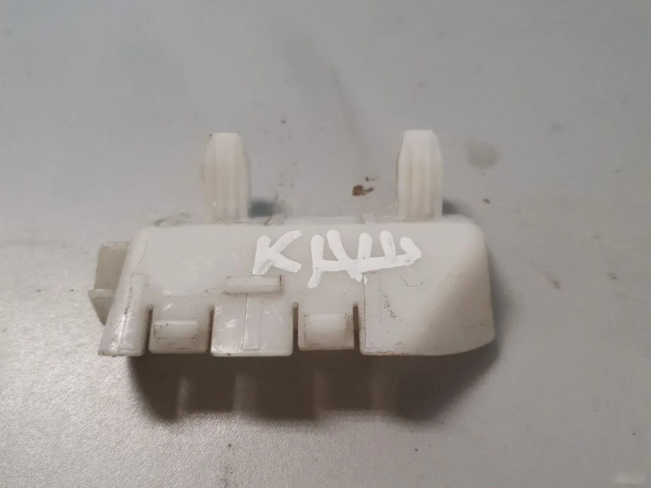 Кронштейн заднего бампера правый Nissan Qashqai I (2006—2010)