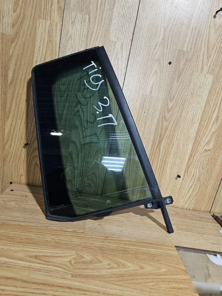 Форточка двери задняя правая Volkswagen Tiguan I рестайлинг (2011—2019)