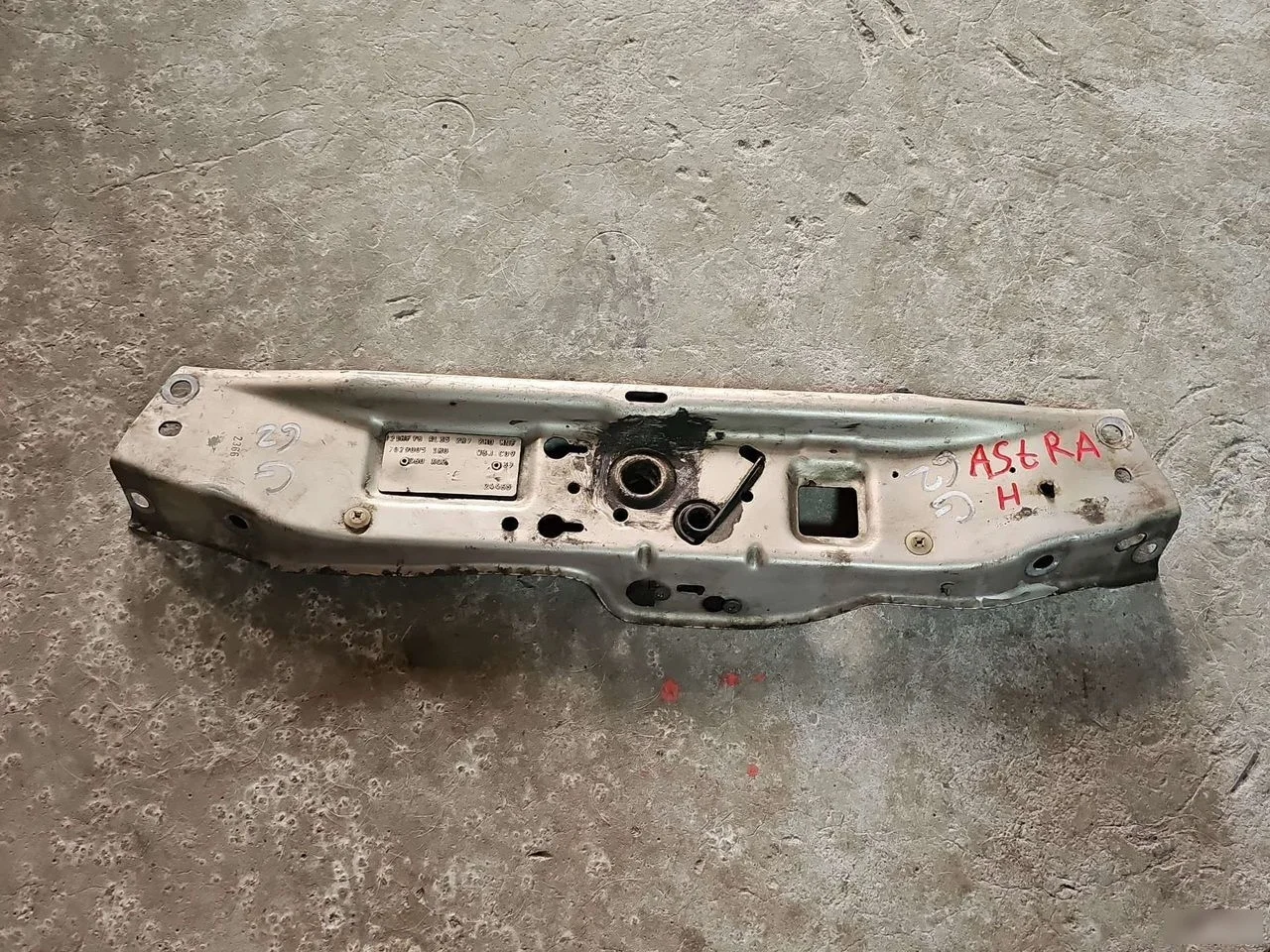Рамка радиатора,панель,телевизор Opel Astra H (2004—2007)